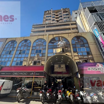 VENTA – Monoambiente con cocina separada y excelente iluminación en Rivadavia 150