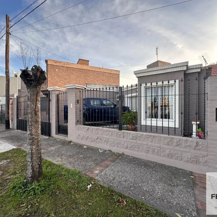 Casa en venta en barrio Marquez de Sobremonte! 1 Dormitorio + cochera + patio