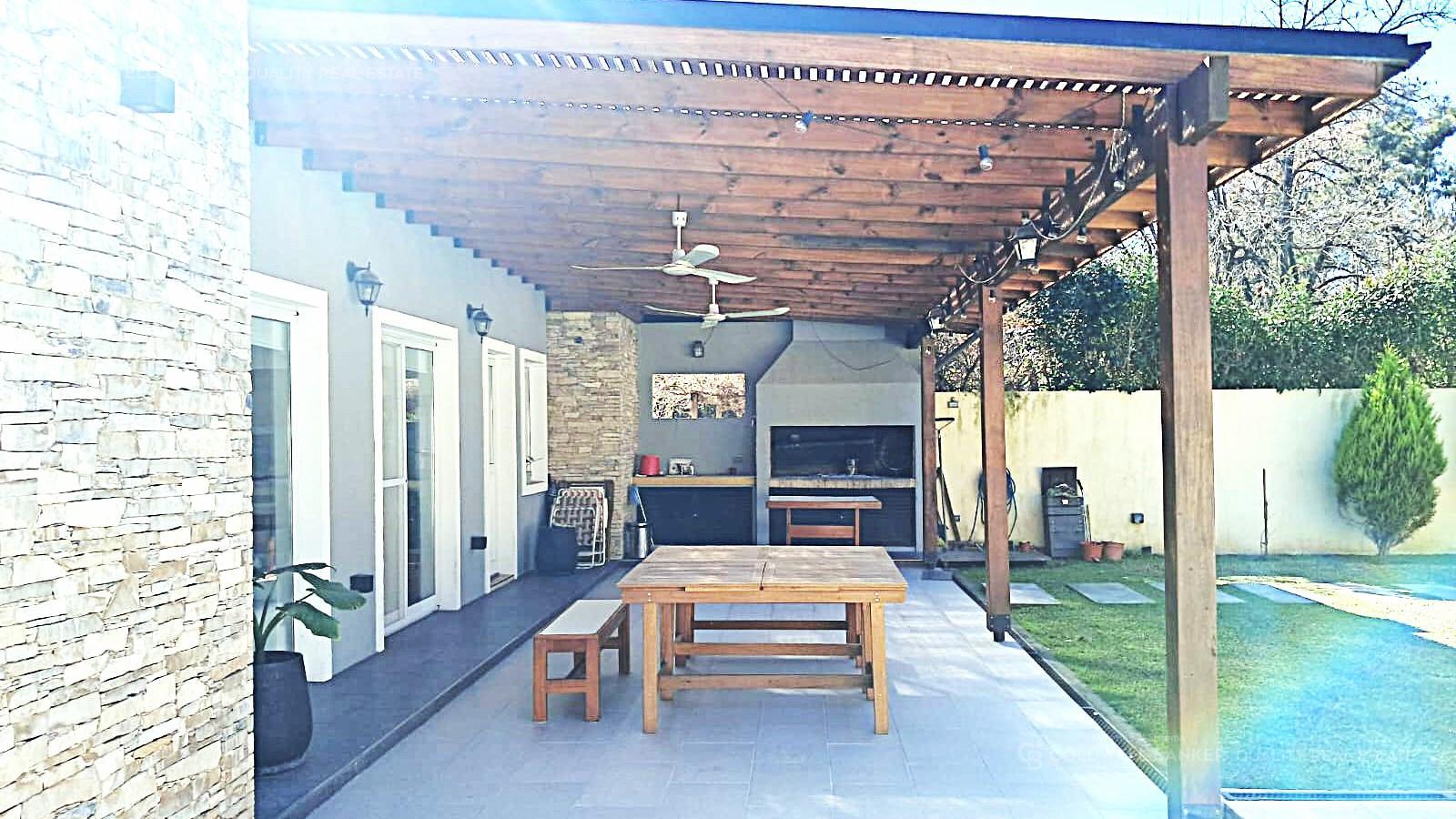 GALERIA CON PARRILLA