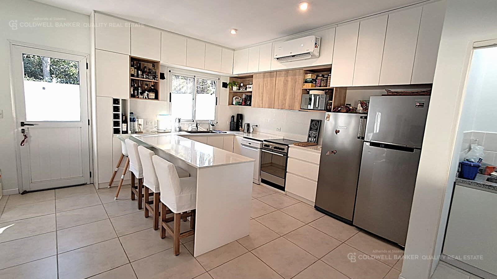 COCINA CON BARRA