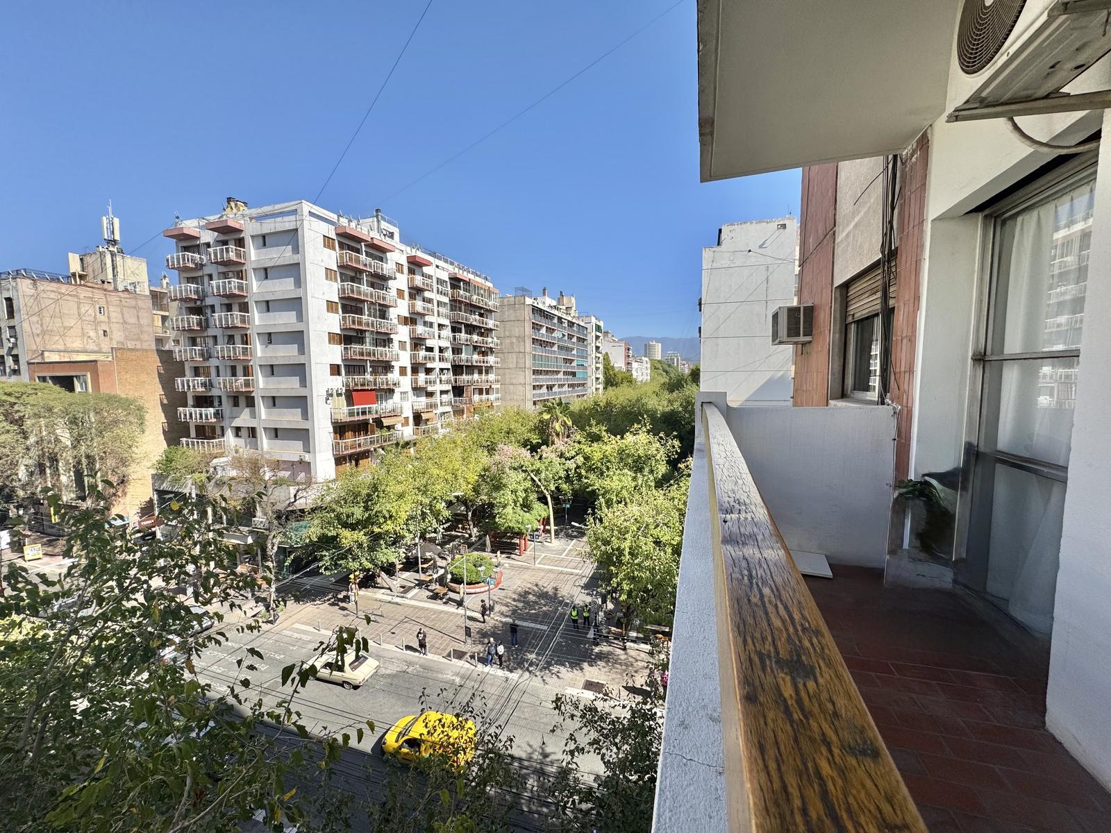 Departamento de categoría en venta en Ciudad de Mendoza | 3 dormitorios, cochera y vista a la Cordillera - 2