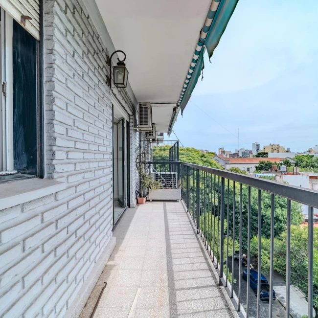 Venta Depto. 3 amb. Balcón corrido   Dependencia con baño - Baulera -Espacio Guardacoches -Caballito