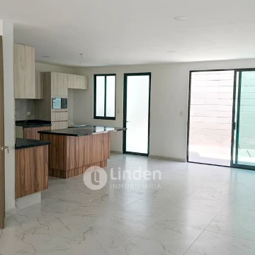 CASA EN VENTA EN FRACCIONAMIENTO MARANTA, ZONA SAN PEDRO CHOLULA, PUEBLA.