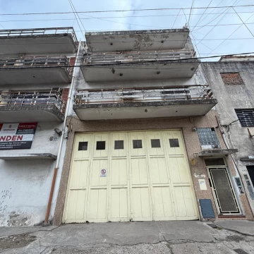 Venta Deposito con oficinas - 1294 m2 - Sarandi, Zonificación Industrial.