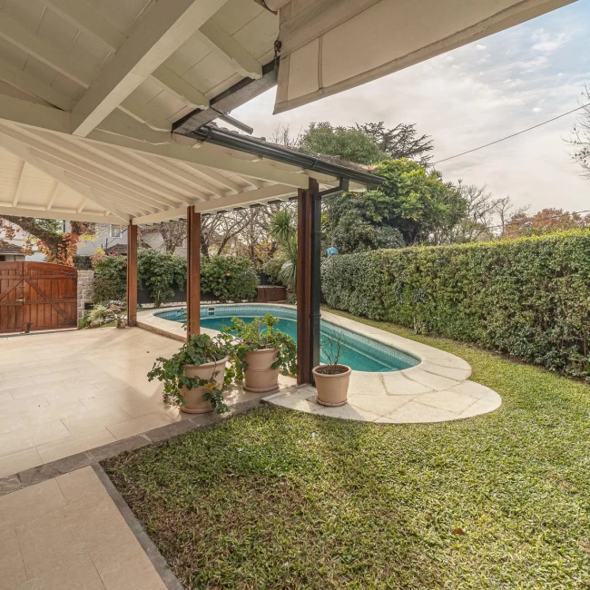 Venta Casa 5 ambientes Martinez Pileta Jardin Parrilla APTO CREDITO- PERMUTA-