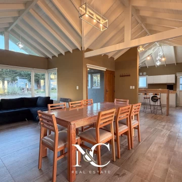 Casa en venta en Costa Esmeralda con fondo libre