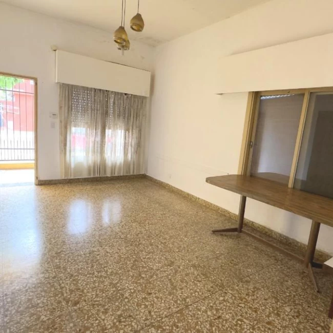 Venta Casa 3 ambientes Villa Granaderos de San Martín con Local en Esquina Terraza Patio Garage