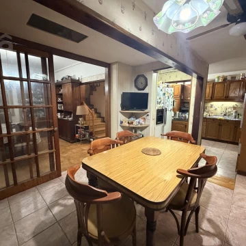 Casa en Venta en San Andrés - Tres Ambientes - Próxima a estación de trenes.