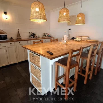 Venta Dos Casas más Monoambiente en el Prado. Un solo padrón