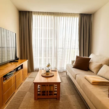 Departamento de 3 ambientes amoblado, con cochera