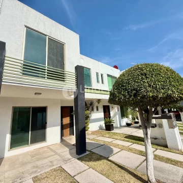 CASA EN VENTA EN RESIDENCIAL DEL PARQUE, ZONA PERIFÉRICO