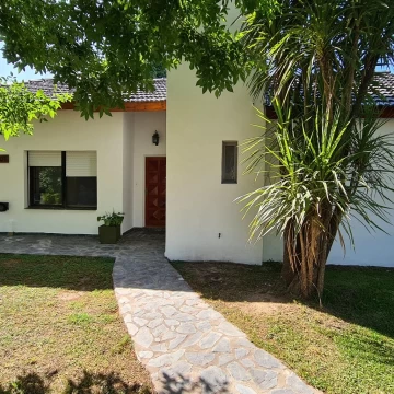 Casa 3 ambientes Country Banco Provincia alquiler Alvarez