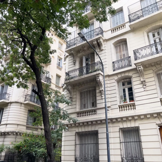 Venta Departamento 5 ambientes en PB con patios Balvanera