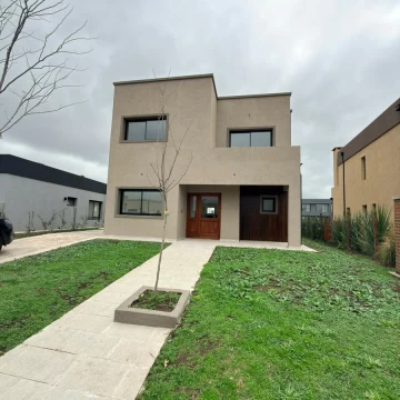 Casa e Venta 4 dorm + Escritorio Barrio San Pablo Pilar