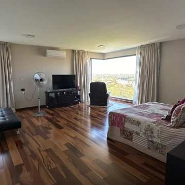 Casa en venta 4 dormitorios en Cinco Lomas