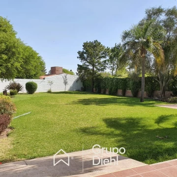 Casa amplia de 5 dormitorios EN VENTA, a metros del Colegio La Salle, Zona Norte