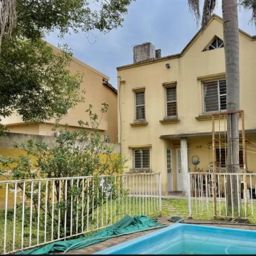 Venta Casa 3 dormitorios Apto Crédito Hipotecario Cochera Jardin Pileta Granadero Baigorria
