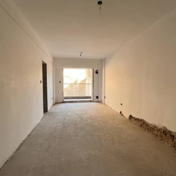 Departamento de un ambiente con balcón y patio  - Almagro a la venta