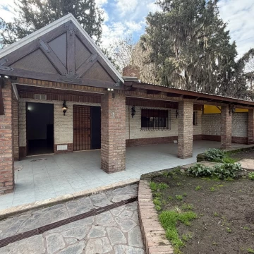 Casa venta en Roldan sobre Ruta 9 1600 de 3 dormitorios con piscina