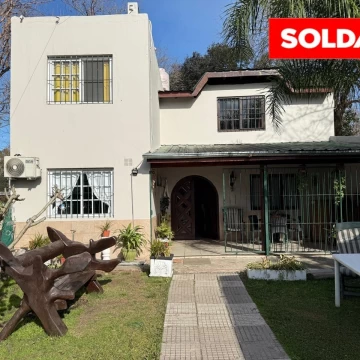 Casa en Pilar, apta crédito, excelente estado, 3 cuartos, 2 baños, espacio play room.