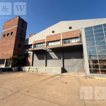 Depósito con oficinas corporativas - Zona Industrial 