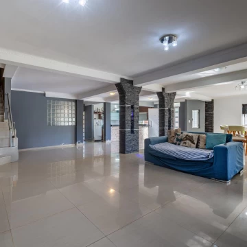 VENTA | PERMUTA - Casa de 5 dormitorios con cochera y jardín - Ibarlucea.