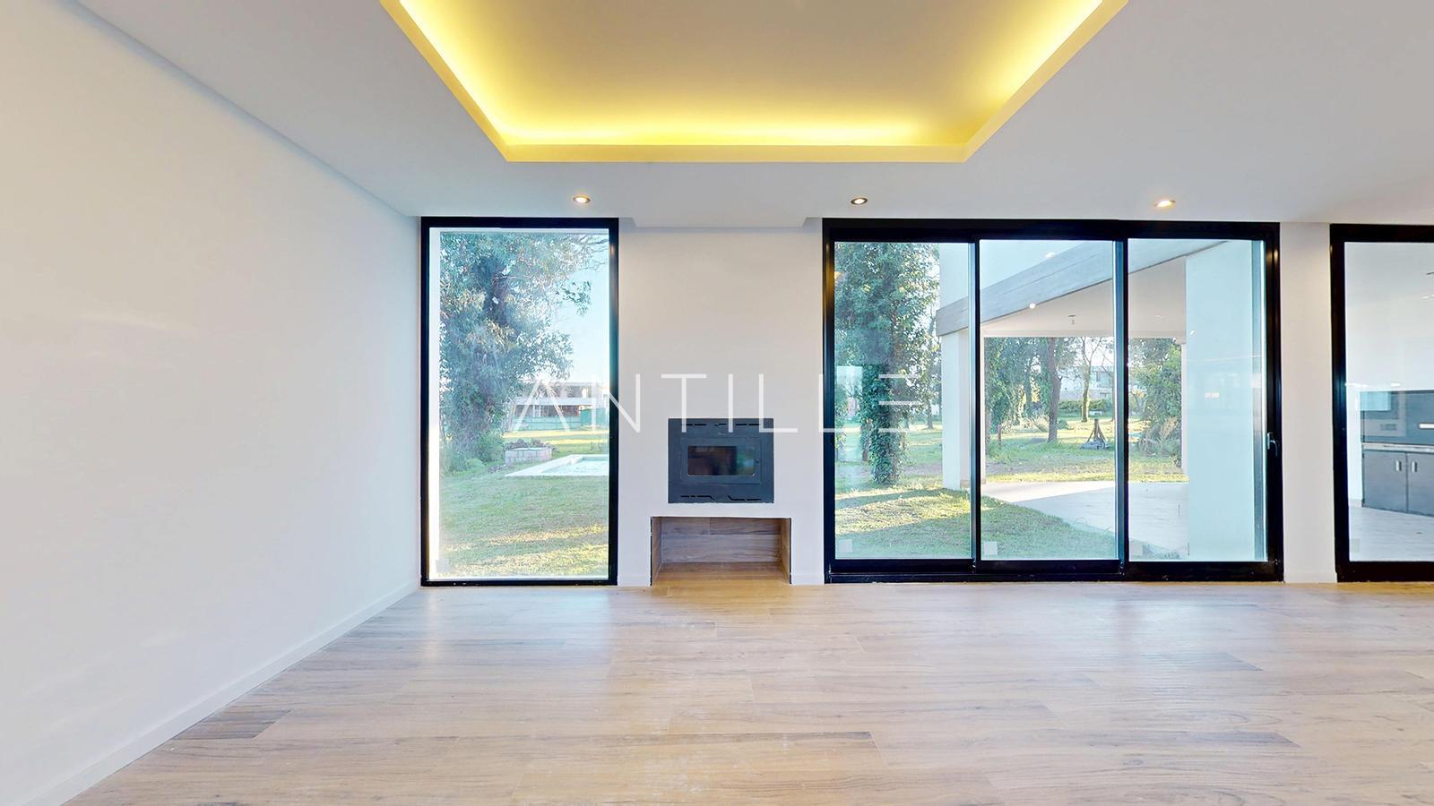 LIVING 3 CASA EN GREENVILLE POLO 