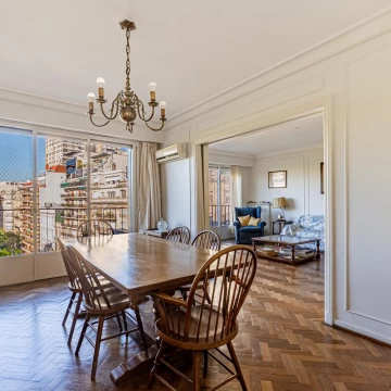Venta piso de 4 ambientes con cochera en plaza Vicente Lopez Recoleta