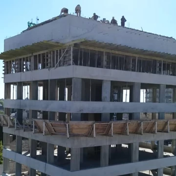 Departamento en Venta en Caseros. 2 Amb. 8° piso Frente. En Construcción. Entrega: 08-2027