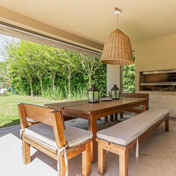 Casa en venta, Ayres de Pilar. Una planta y 4 dormitorios.