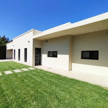 Alquiler Casa 4 Ambientes A Estrenar Piscina Loma Verde Escobar
