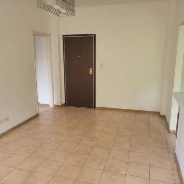 Departamento. 3 ambientes amplios. Luminoso. Bajo Belgrano.