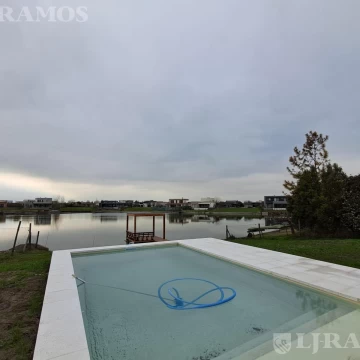 Casa en San Sebastián al agua  AREA 10  SE ESCRITURA EN LA VENTA MB