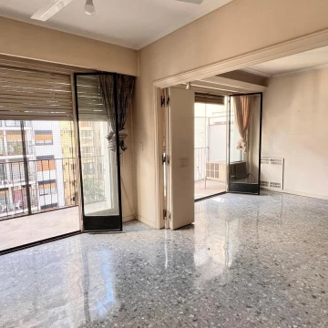 3 dormitorios con dependencia y balcon en excelente ubicación