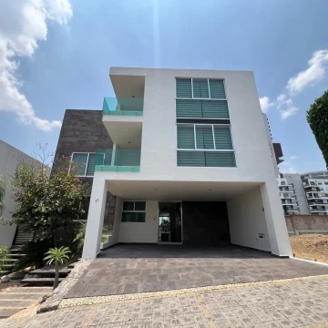 CASA EN VENTA EN PARQUE TERRRANOVA, LOMAS DE ANGELÓPOLIS.