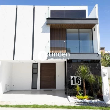 CASA EN VENTA EN PARQUE ALVEA, ZONA LOMAS DE ANGELÓPOLIS, PUEBLA.