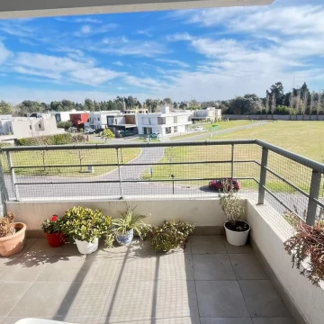 Departamento en Venta 1 dormitorio con balcón y laguna