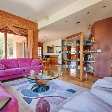Venta Casa 5 ambientes  Tigre Club de Campo Hacoaj ubicada sobre un lote y medio