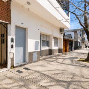 CASA 7X20 Entrada independiente 3 dorm 1 baño 2 toilettes patio terraza Villa del Parque
