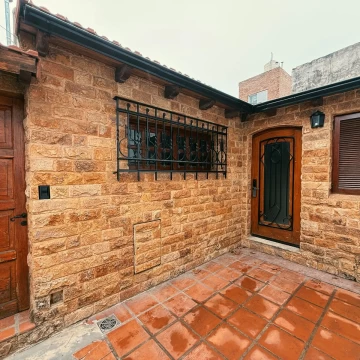 Amenabar 2144 - Casa De Pasillo De 2 Dormitorios Con Pileta En Venta - Rosario