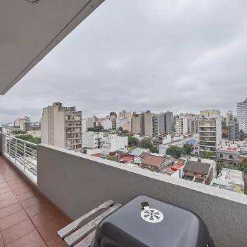 Venta Dpto 2 amb. Flores. Piso Alto luminoso