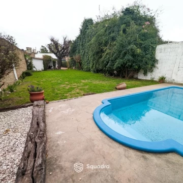 VENTA | PERMUTA - Casa 3 Dormitorios con pileta - Barrio Triangulo, Rosario. APTO CRÉDITO.