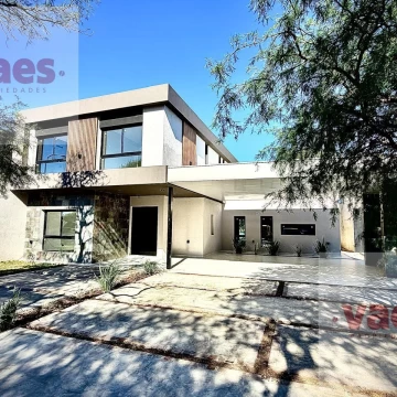 VENTA - Casa de Categoría | 3 Dormitorios y Escritorio | 350 m² Cubiertos | Alqarias 7 Soles