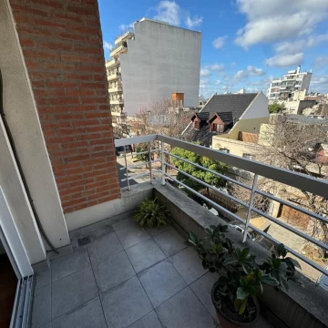 Departamento en ALQUILER de 3 ambientes con cochera
