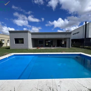 CASA A ESTRENAR 5 AMBIENTES CON PILETA EN EL CANTON NORTE