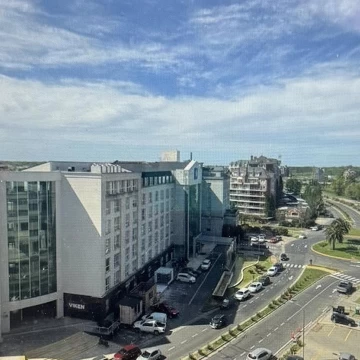Venta con renta - Oficina planta abierta actualmente dividida, con cochera en La Bahía de Nordelta