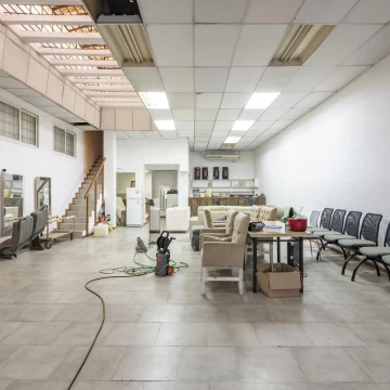 Venta Local comercial con salón en dos plantas, terraza y cochera en San Telmo
