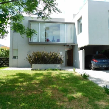 Casa en venta 3 dormitorios Altos de Hudson II Lote 140 Berazategui Barrio Cerrado GBA Sur