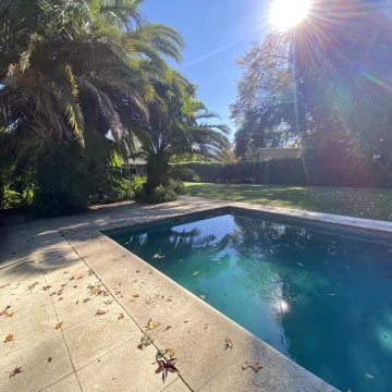 Venta - Casa 5 amb. Pileta, Jardín y Quincho - 2 Lotes / Los Ñanduces