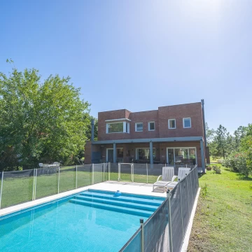 CASA EN VENTA -4 AMBIENTES-MAYLING CC